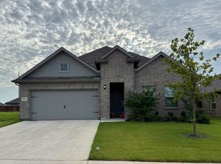 228 Tyler St, Grandview, TX 76050