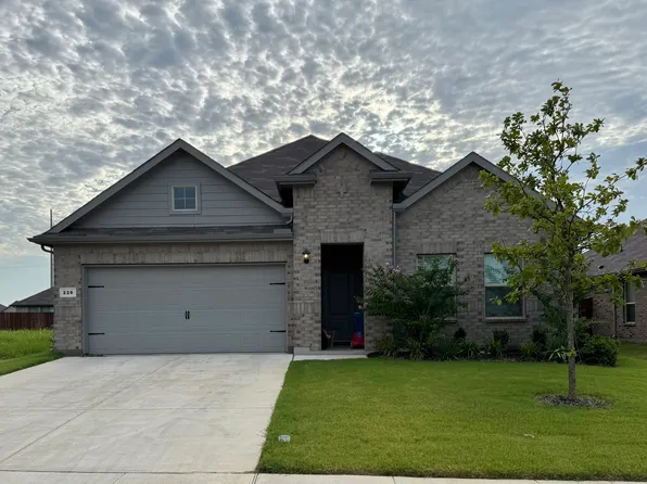 228 Tyler St, Grandview, TX 76050