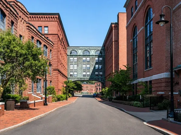 1243 Adams St #303, Dorchester Center, MA 02124