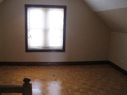 2nd image of 10420 S Hoxie Ave