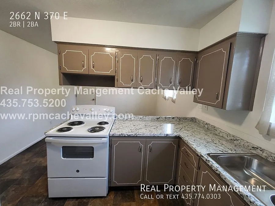 Newly renovated 2 bedroom 1.5 bath unit. Available beginning of August! Pet friendly — Photo 2