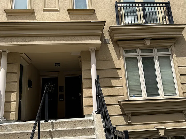 98 Carr St #Townhouse 2 — Photo 1