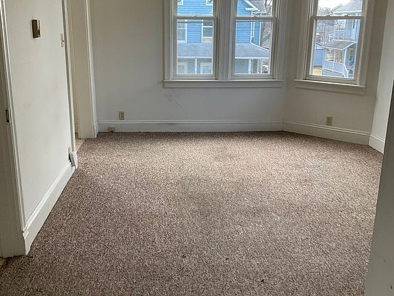 5th image of 219 N Pine St Floor 2