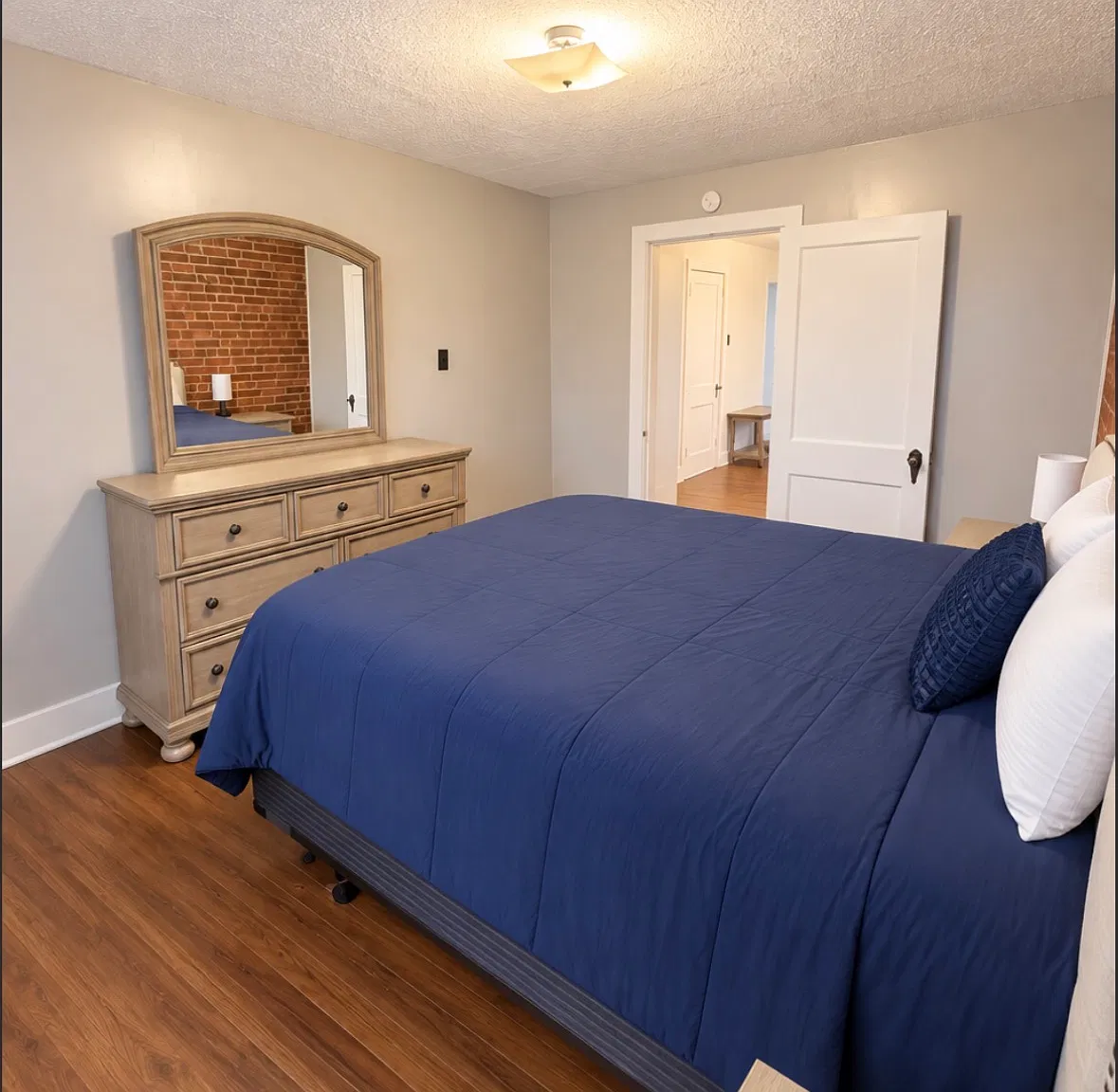 2 bed, $2,500 — Photo 4
