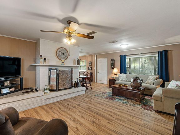 2nd image of 302 Blackwell St