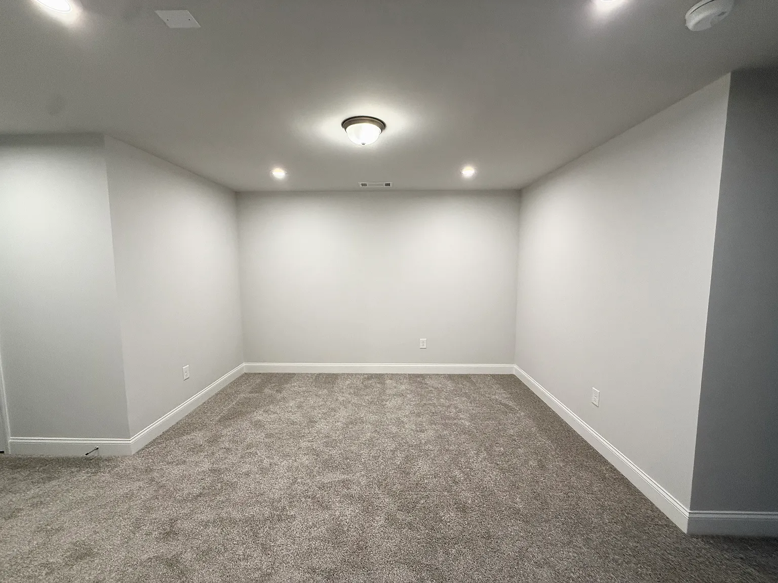 3 bed, 2.5 bath, 2035 sqft, $2,600 — Photo 2