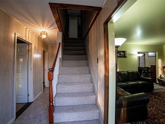 5th image of 711 Park Ln S