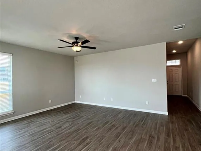 307 Camp Bowie Ln — Photo 2