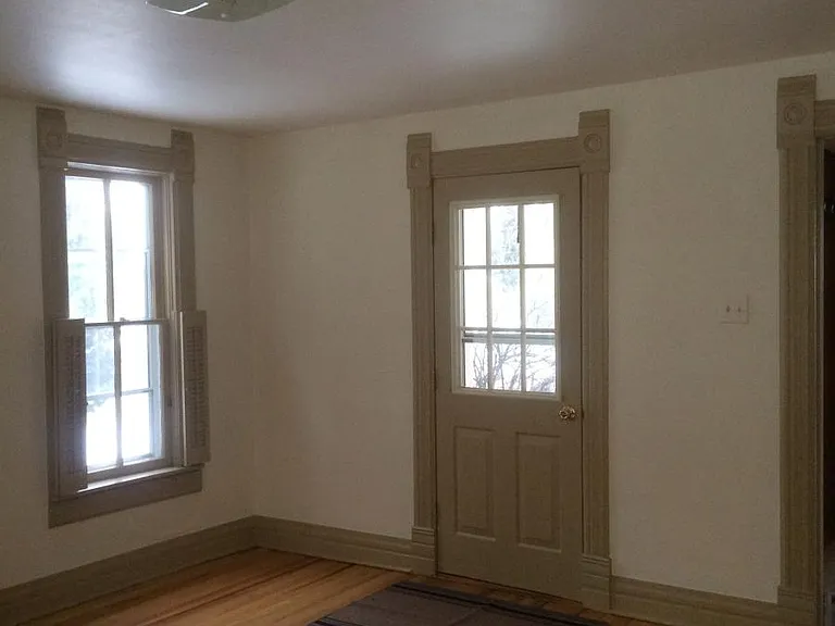 576 University Ave — Photo 4