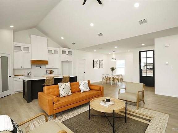 4th image of 913 Thomas Ln