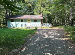89 Sheffick Dr, Gouldsboro, PA 18424
