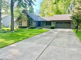 408 Hawthorne Trl, Cortland, OH