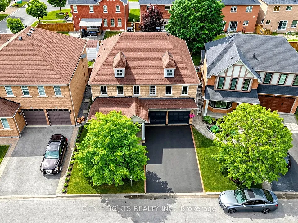 58 Bradbury Cres #LOWER
