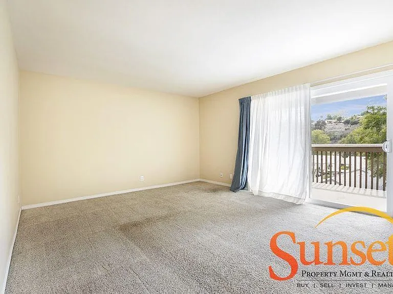 8561 Villa La Jolla Dr #C — Photo 2
