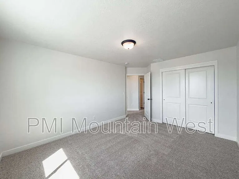 2606 N 2125 W — Photo 23