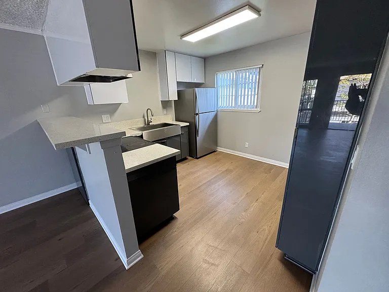 Villa Del Sol Apartments — Photo 122