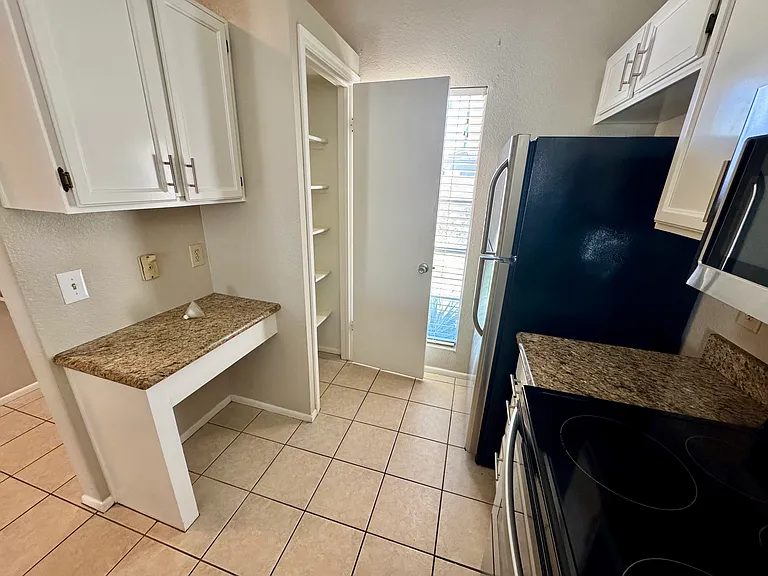 1601 N Saba St #253 — Photo 4