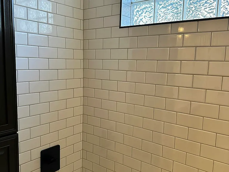 Bathroom Tub & Shower