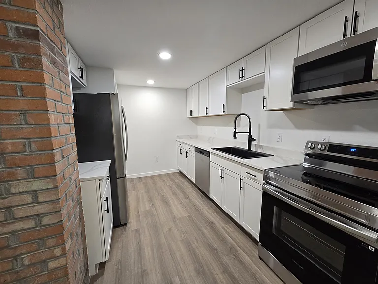 738 E Fountain Blvd — Photo 20