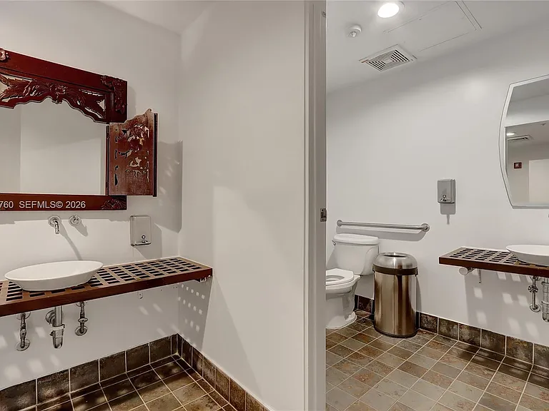 10 SW South River Dr #910 — Photo 17