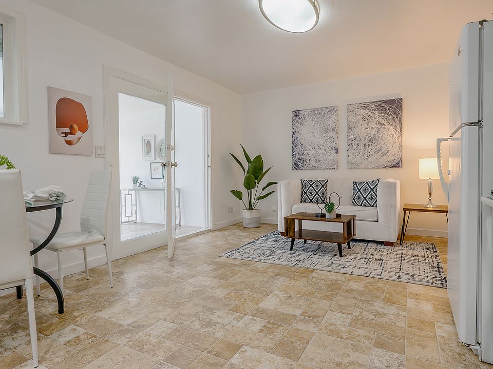 1st image of 432 Kensington Park Ct #2