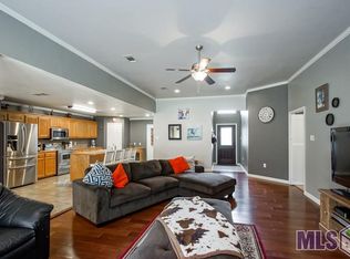 43523 Galvez Oaks Dr, Prairieville, LA 70769