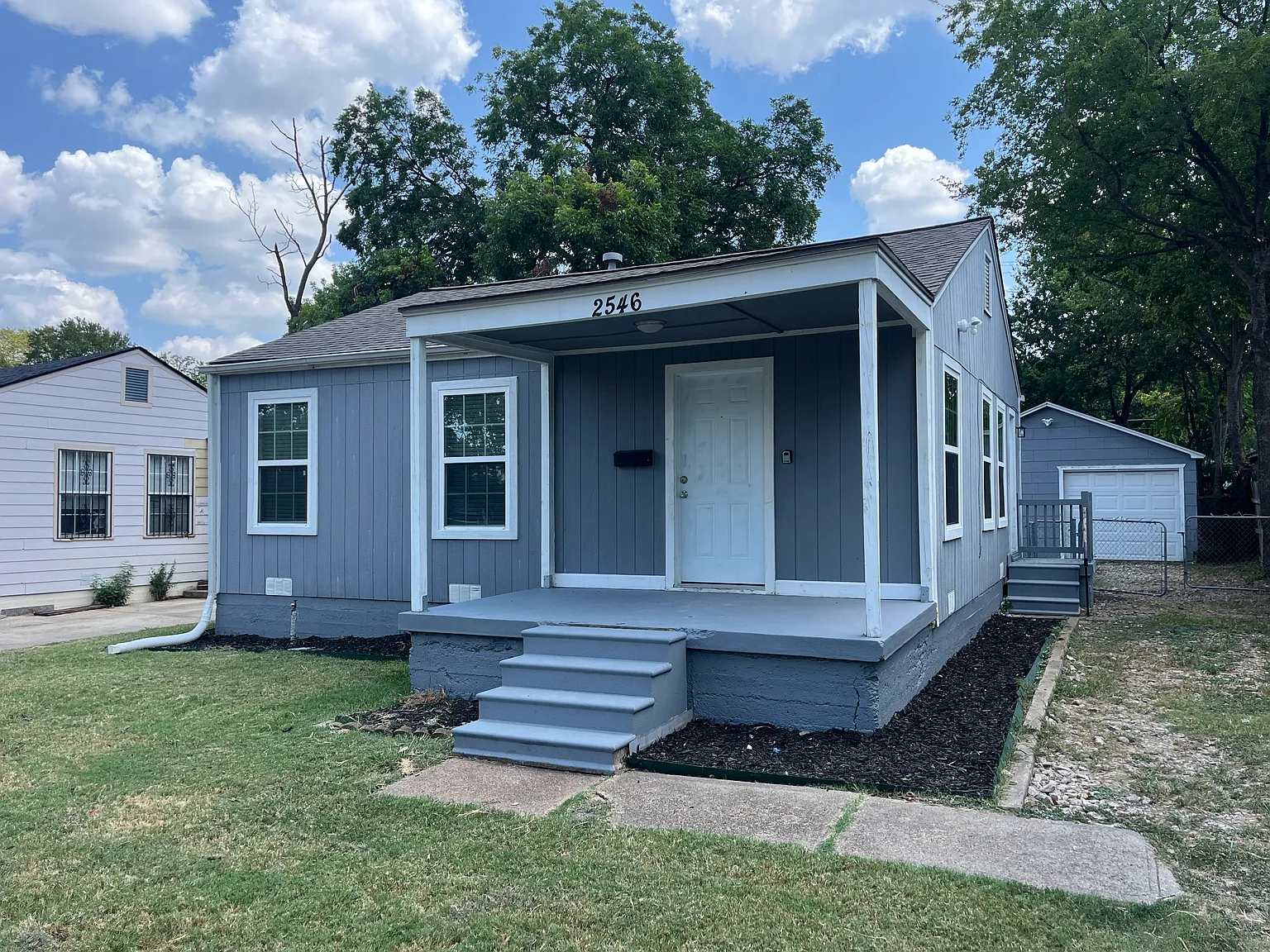 2 bed, 800 sqft, $1,600 — Photo 1