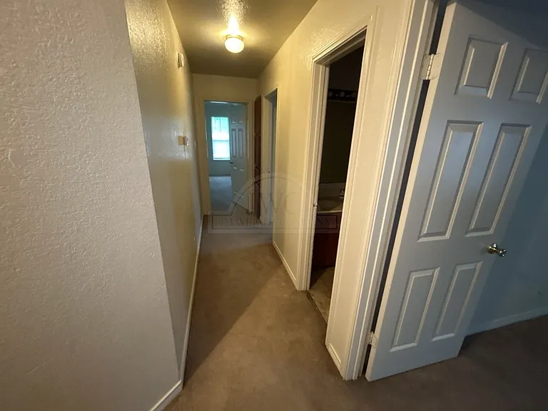 1001 Clairidge Ave — Photo 8
