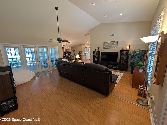 5th image of 447 Lake Victoria Cir