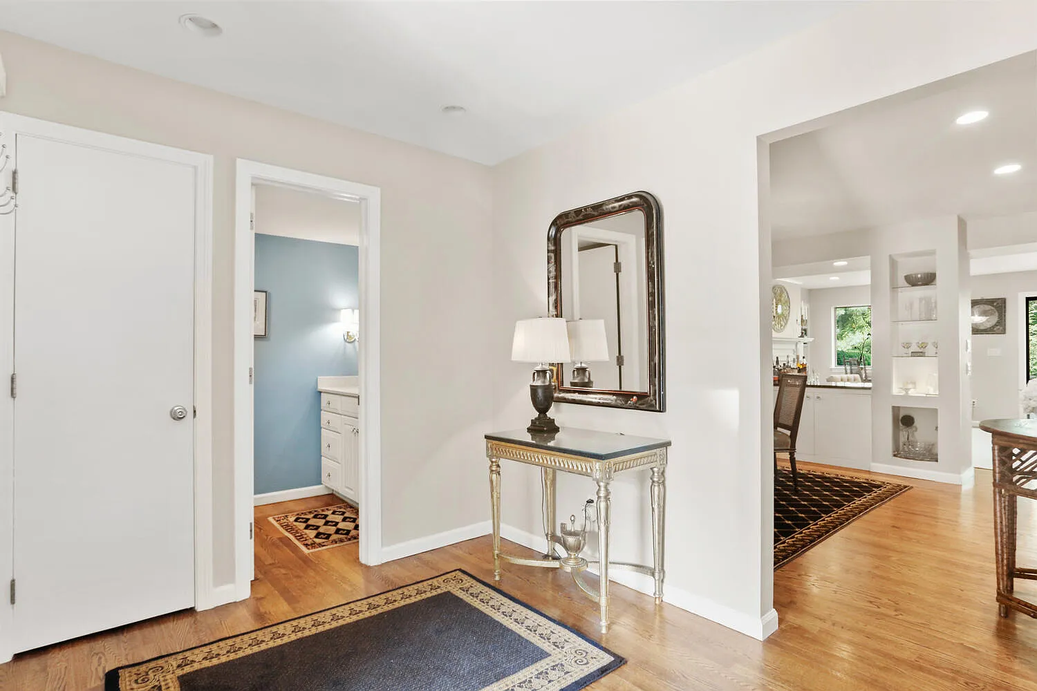 3 bed, 3.5 bath, 2368 sqft, $7,700 — Photo 2