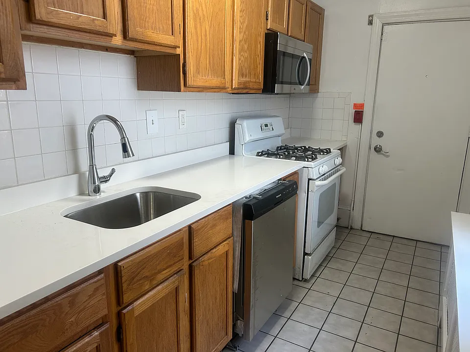 4135 Ridge Ave #2B
