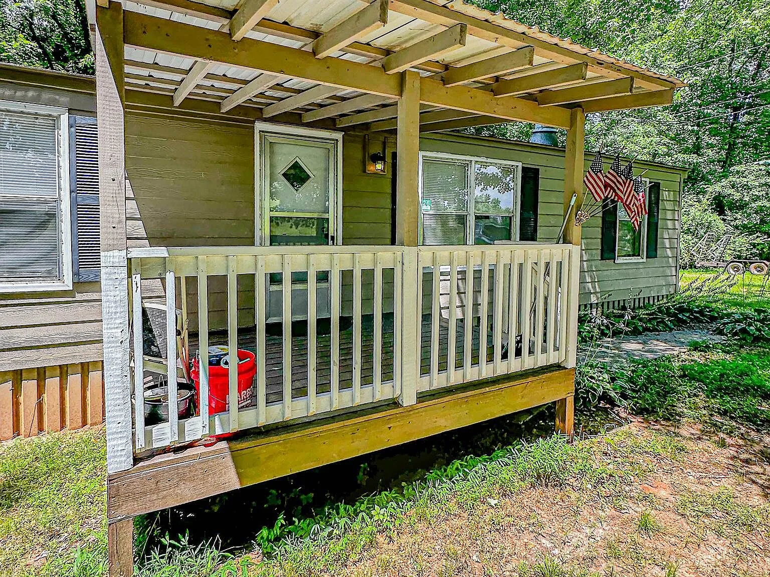3 bed, 2.0 bath, 1040 sqft, $1,425 — Photo 3