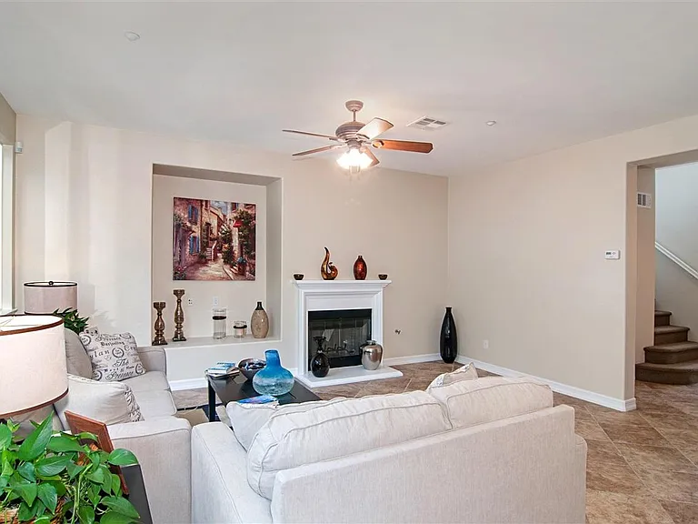 10512 Hollingsworth Way — Photo 3