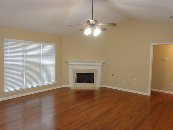 5th image of 590 Northwood Hills Dr