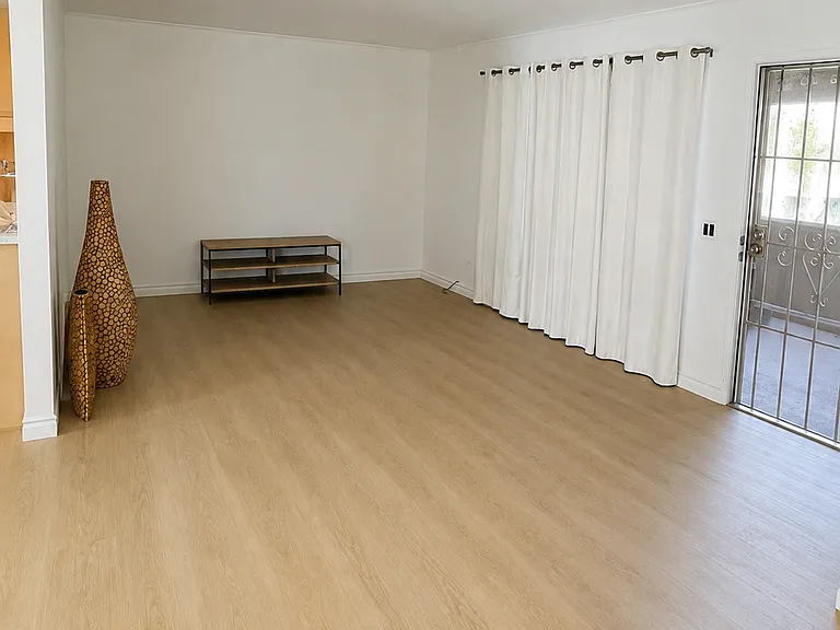 1270 Cabrillo Park Dr #B — Photo 3