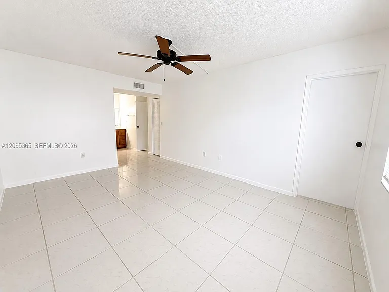 4384 NW 9th Ave #18-2A — Photo 6