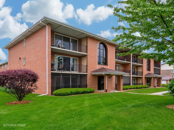 5030 Circle Pl #101, Crestwood, IL 60418