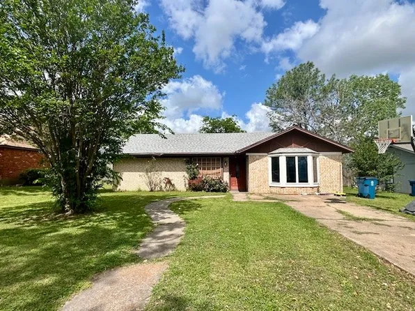 709 Contour Dr, Mexia, TX 76667