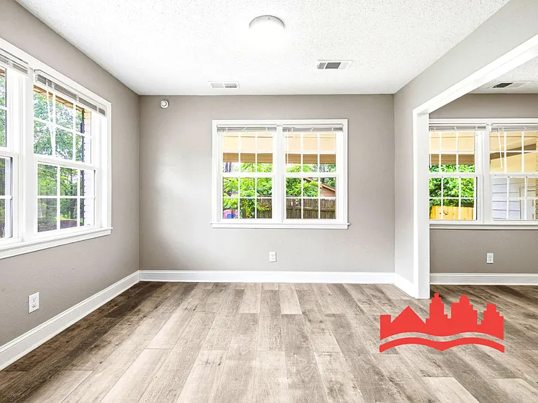 36 W Emory Rd — Photo 10