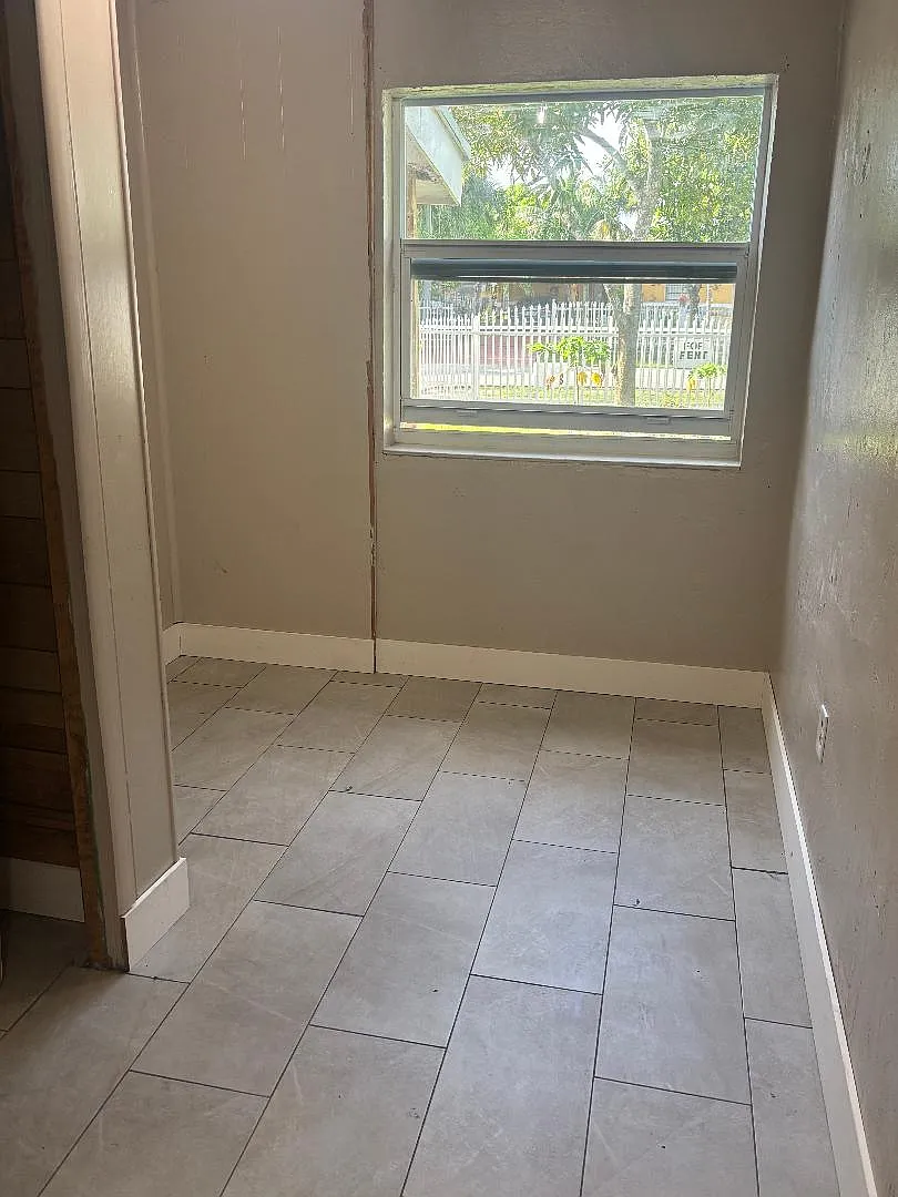 5 bed, 1600 sqft, $4,000 — Photo 2