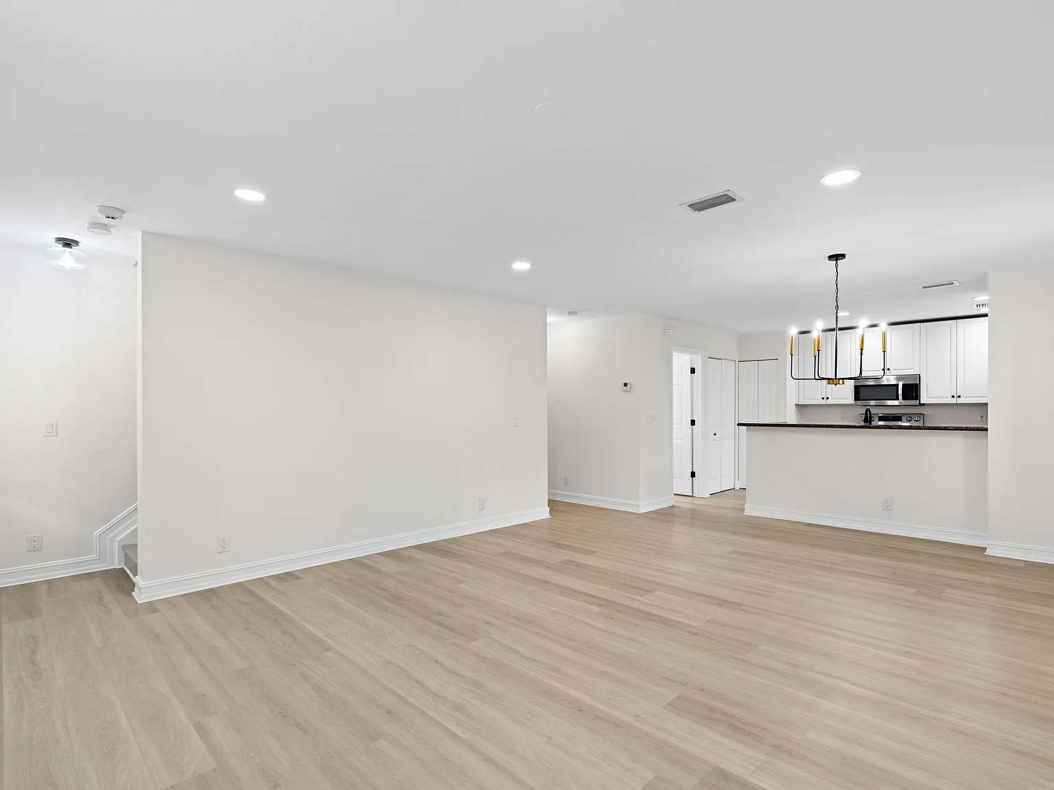 2 bed, 2.5 bath, 1522 sqft, $4,200 — Photo 2