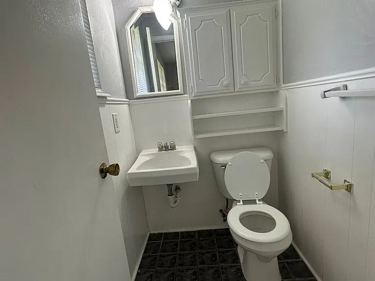 4844 Woodview Dr — Photo 33