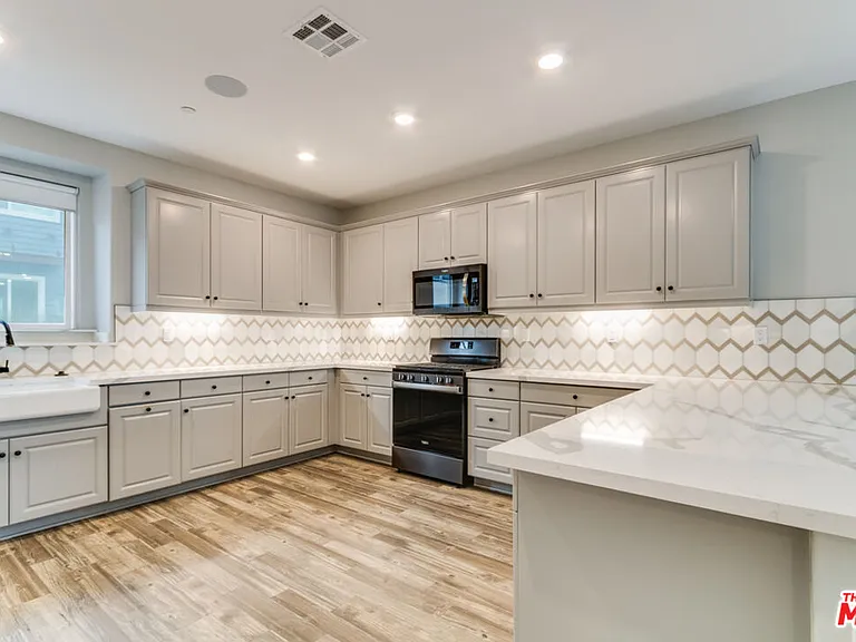 713 Daniel Freeman Cir — Photo 6