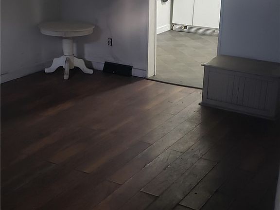 3rd image of 535 E Washington St