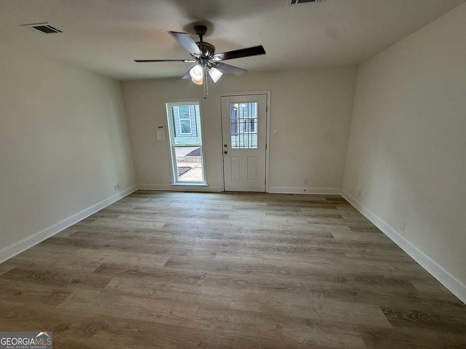 2 bed, 1.5 bath, 1050 sqft, $1,199 — Photo 4