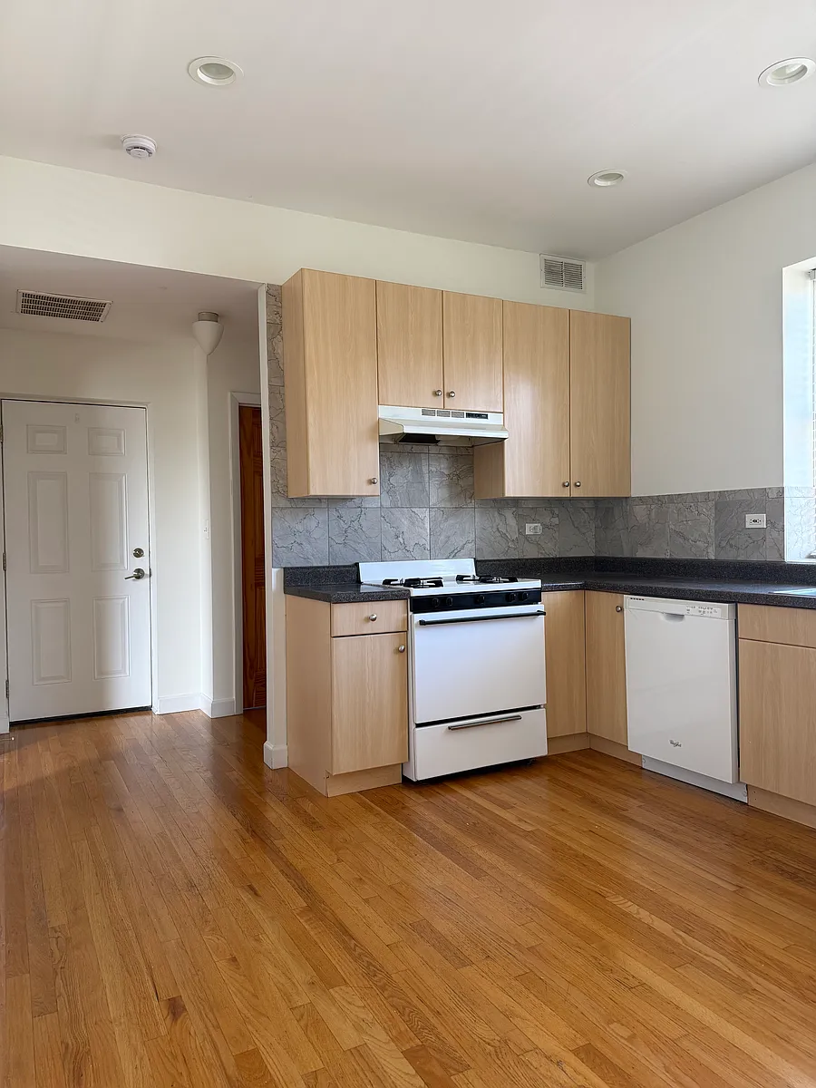 Building Photo - 847 Nmaplewood #2