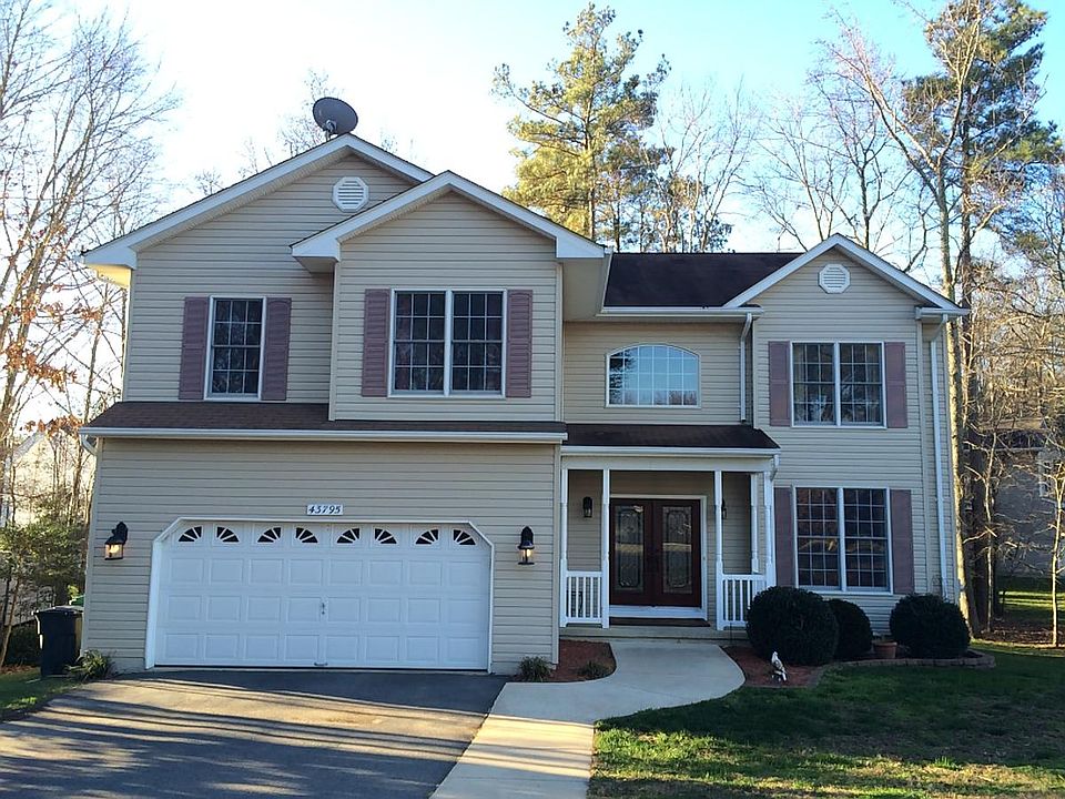 1st image of 43795 Sassafras Dr
