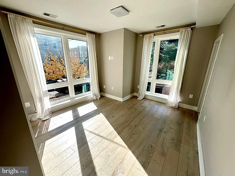 2900 12th St NE #102 — Photo 8