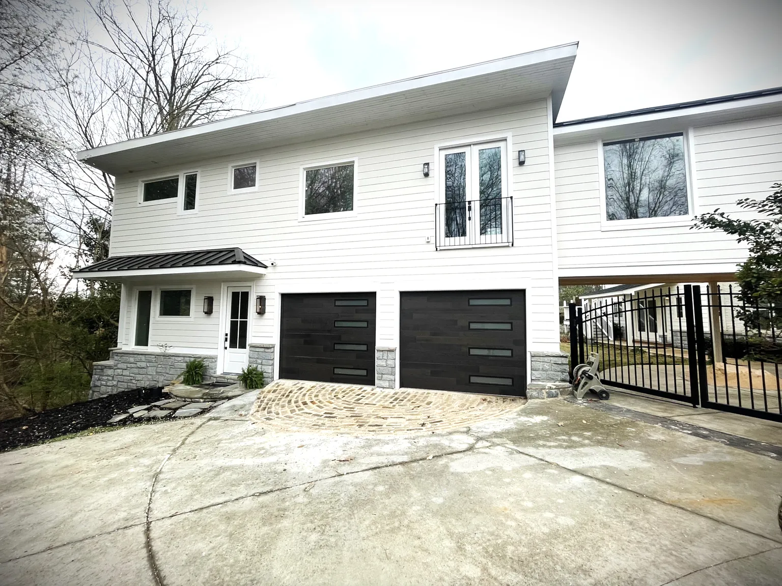 Tanglewood Dr SE, Atlanta — Photo 1