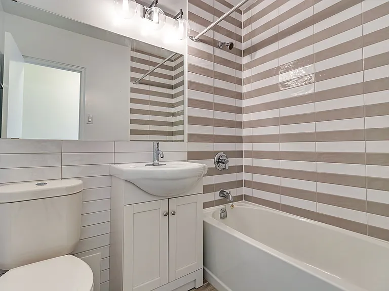 153 Ranleigh Ave — Photo 17